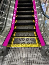 モール内広告 エスカレーター