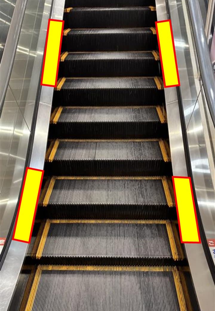 モール内広告 エスカレーター