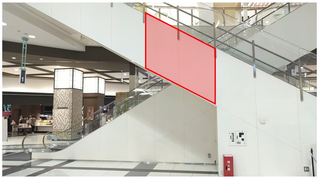 モール内広告 エスカレーター(足元レール・側面)1