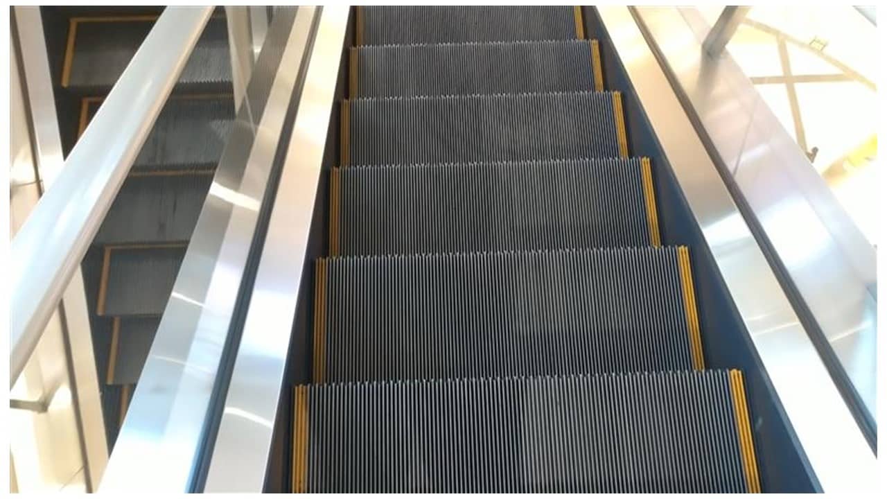 モール内広告 エスカレーター(足元レール・側面)