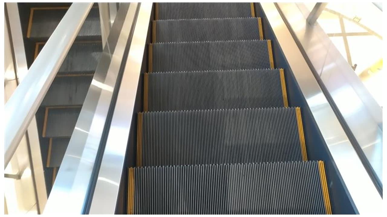 モール内広告 エスカレーター(足元レール・側面)