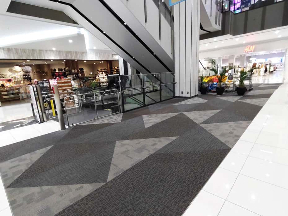 2階イーストコート(H&M前)