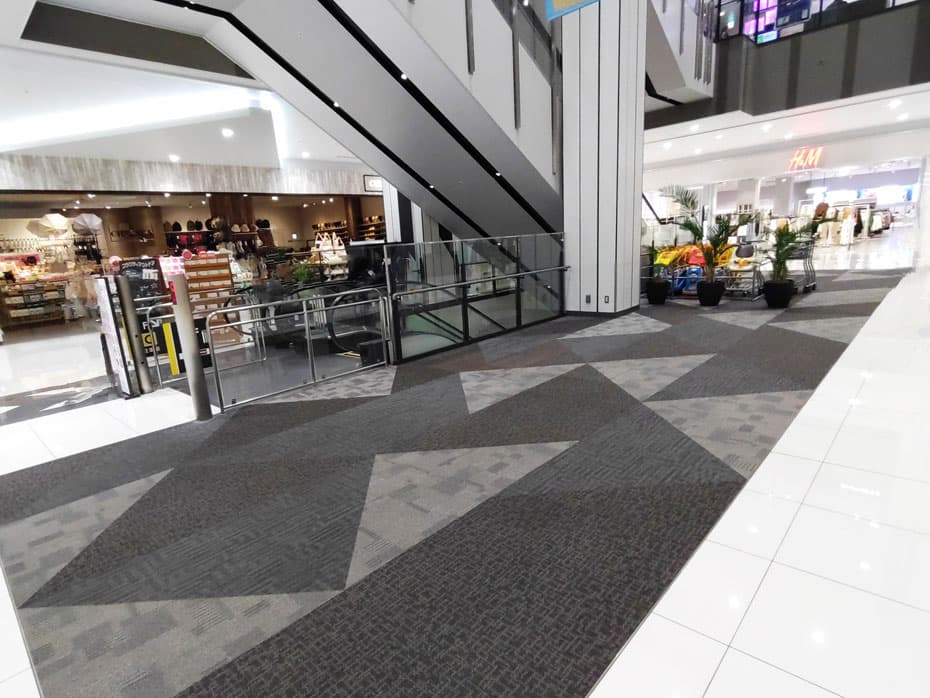 2階イーストコート(H&M前)