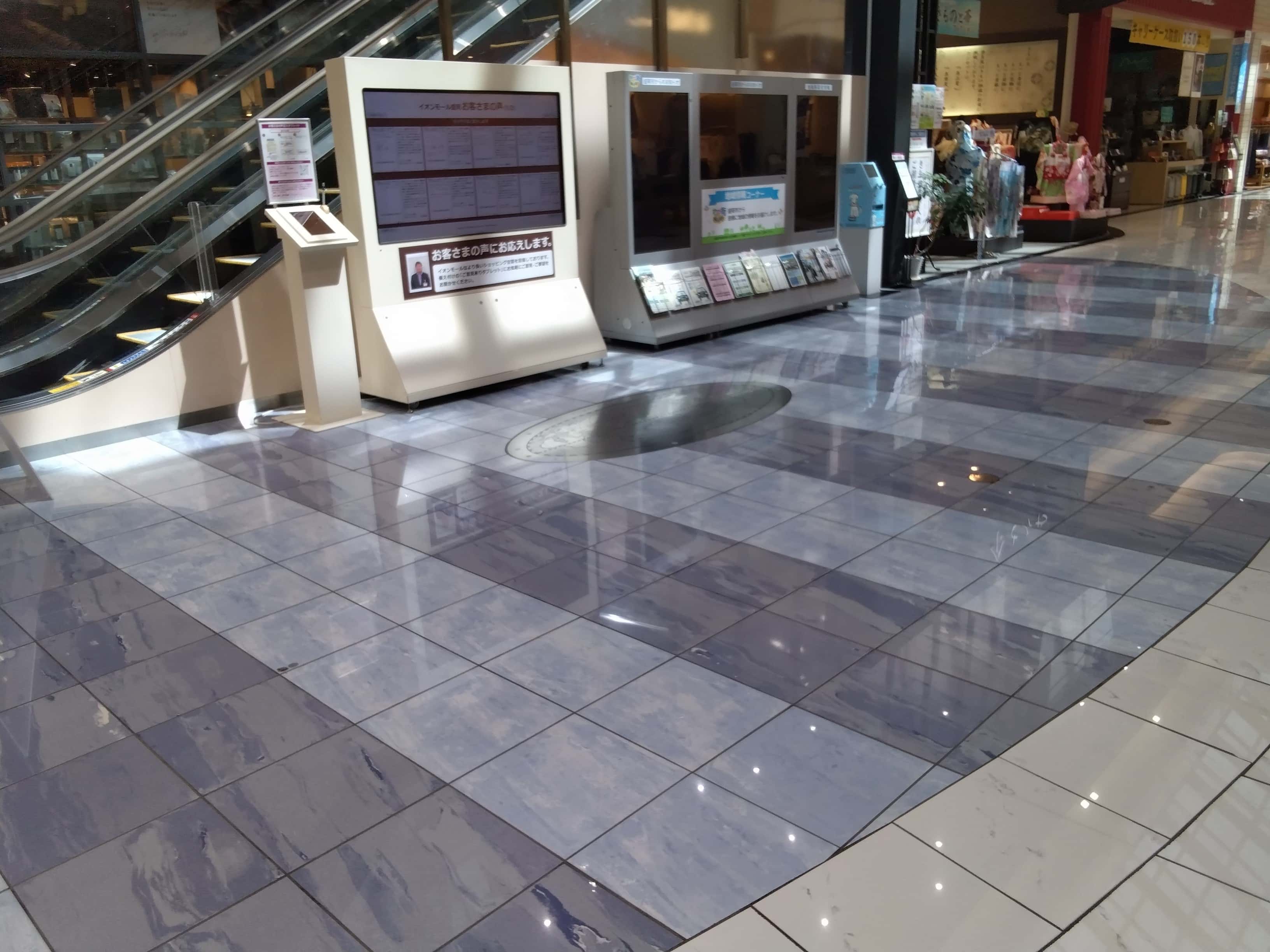 1F北エスカレーター横