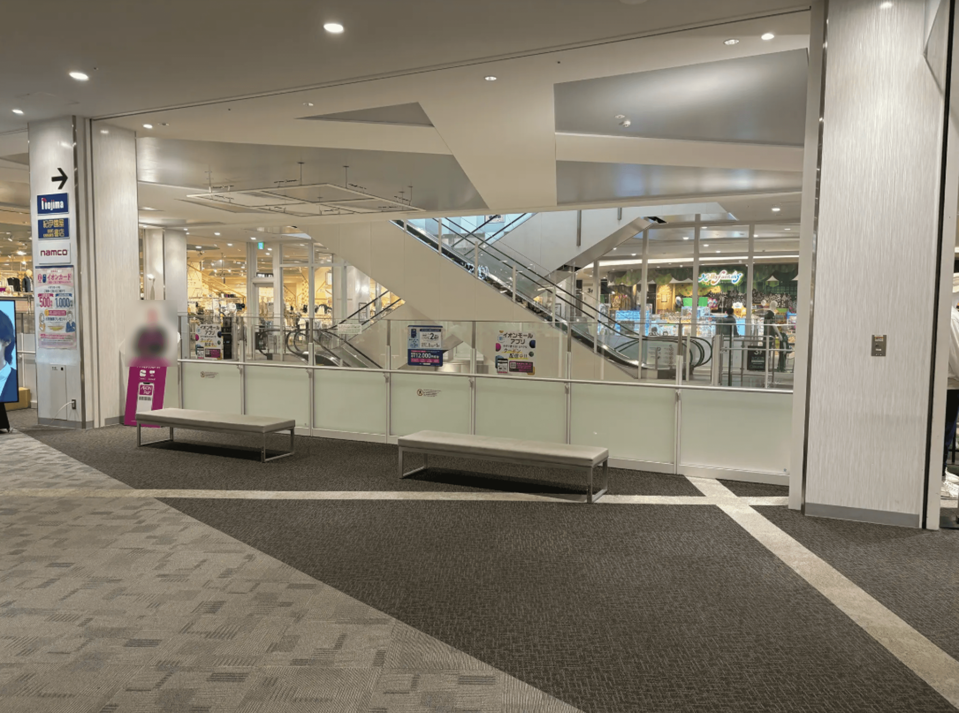 3階サウスコート吹き抜け(専門店側)