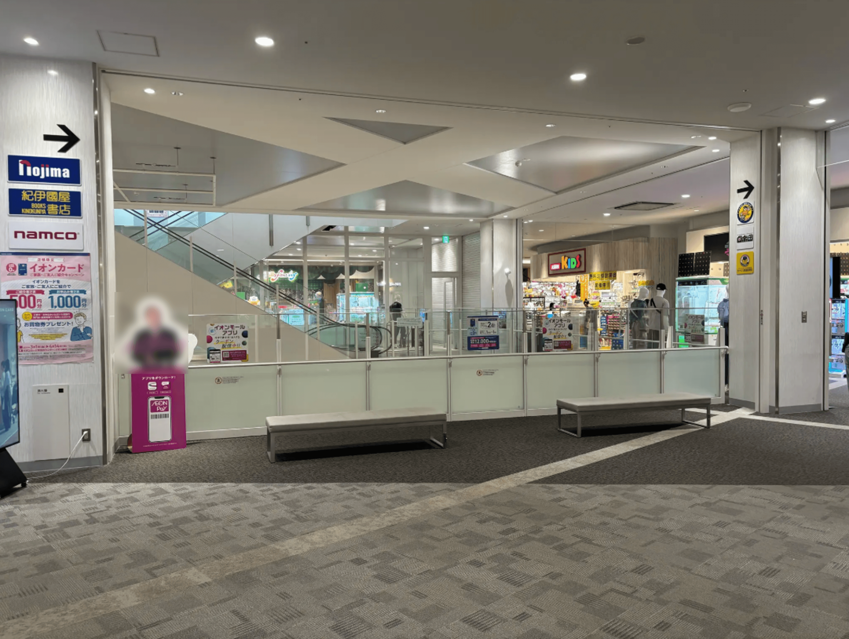 3階サウスコート吹き抜け(専門店側)1