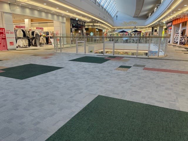 ファイテン前ブリッジ(イオン側)