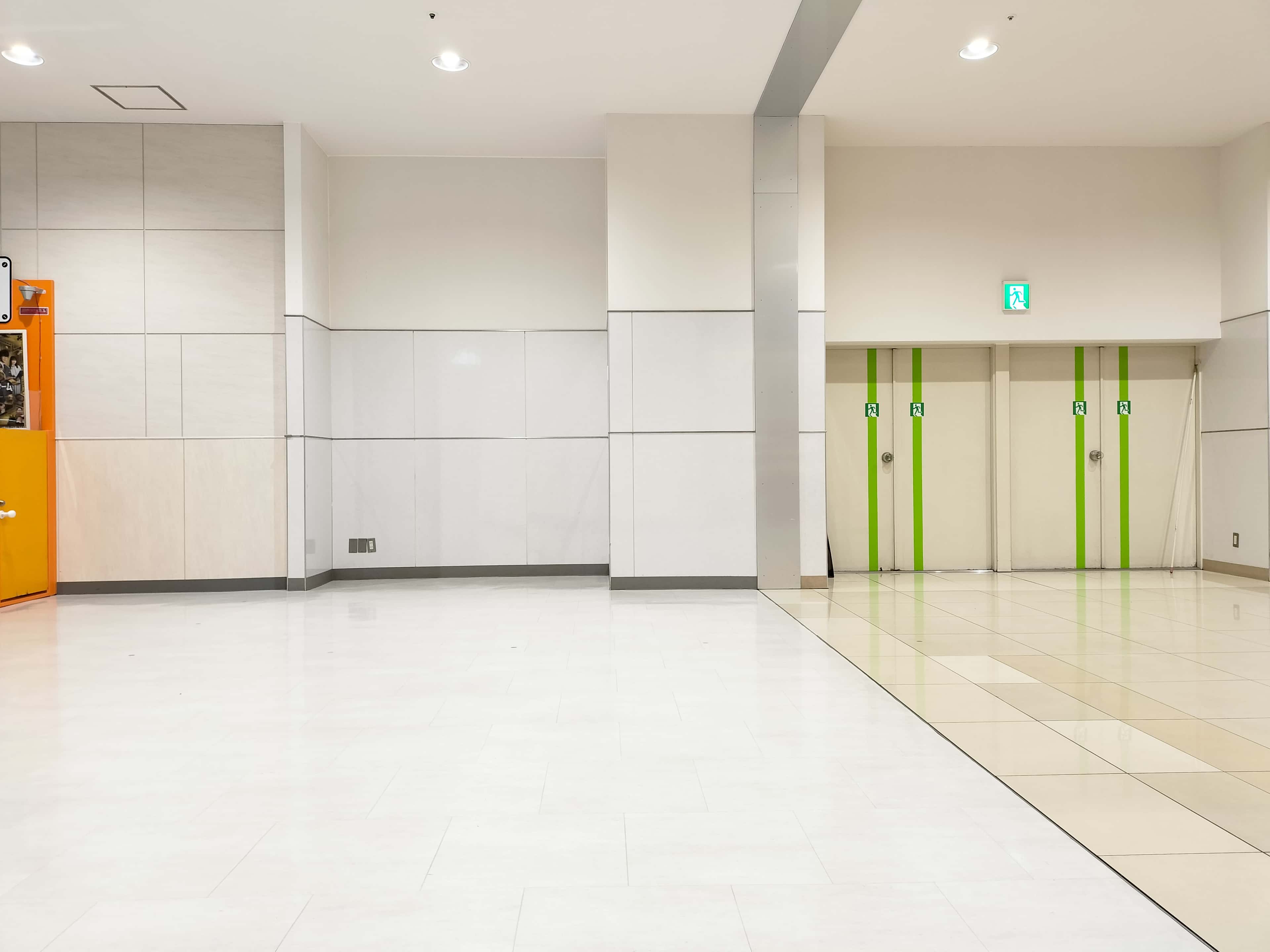 ミスタードーナツ前