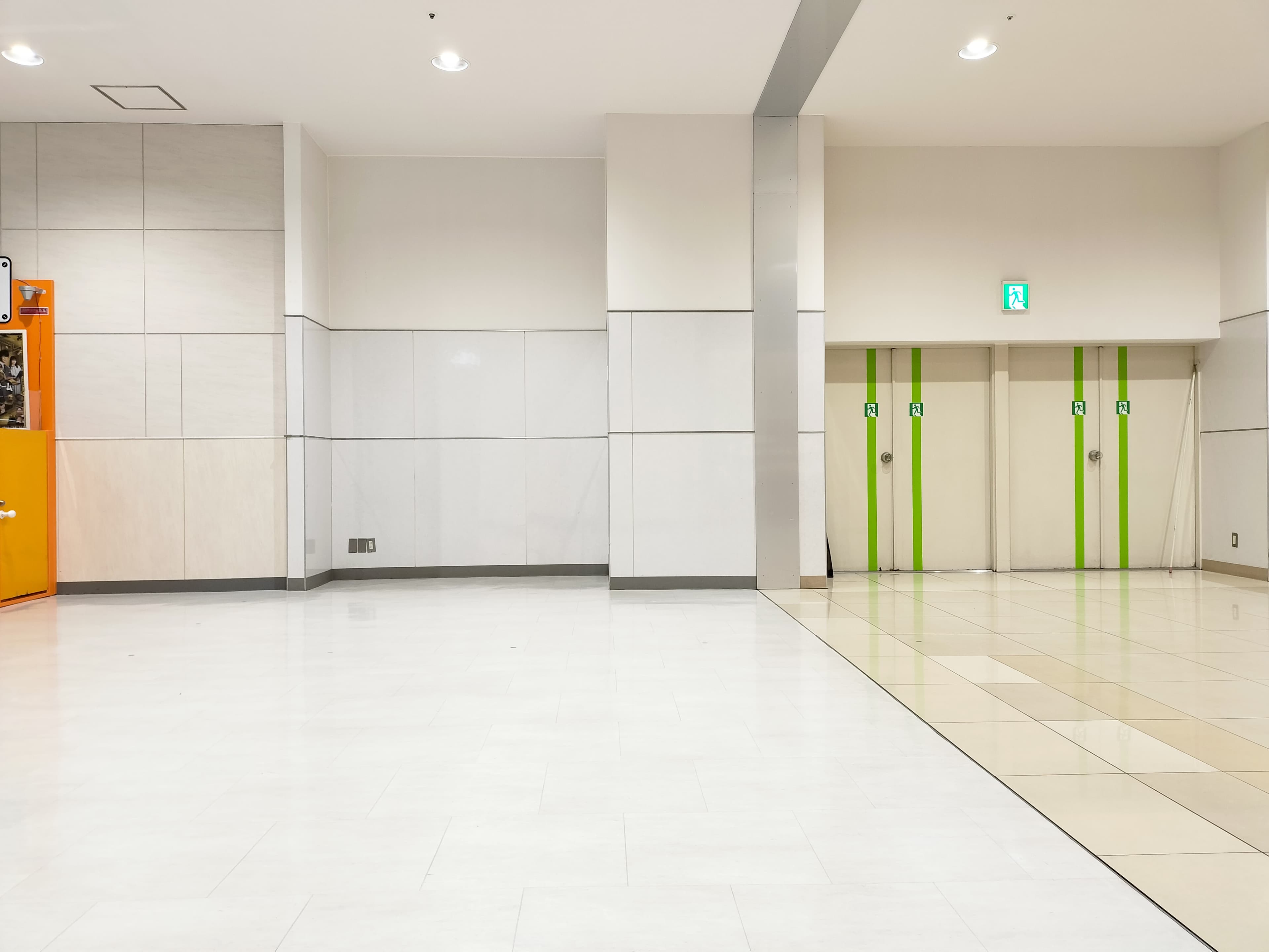 ミスタードーナツ前