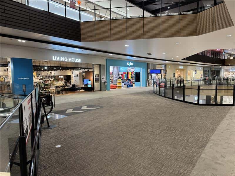 リビングハウス前