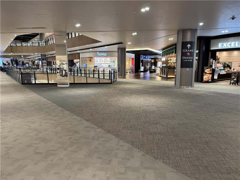 グランドダイナーズ入口前(エクセルシオールカフェ前)