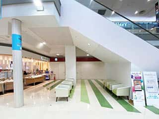 中央スペース(中央エスカレータ付近)