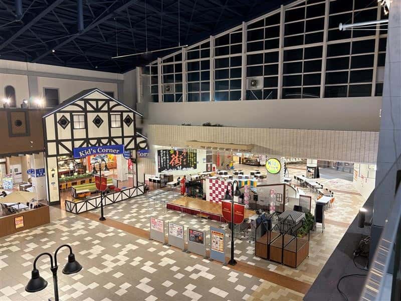 館内では最大級のイベントスペース、キャラクターショーや体験教室などの集客催事やミニライブなど、様々なイベントを開催しております。