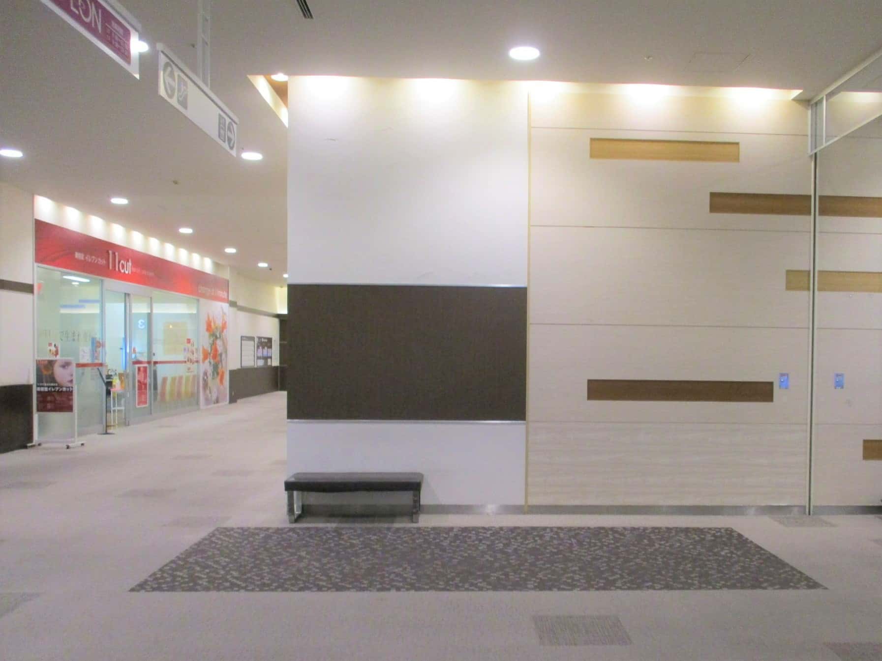 3Fフードコートリーフガーデン入口前