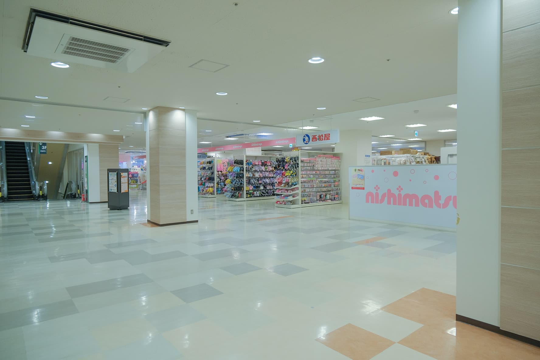 4F 西松屋前催事スペースA(エスカレーター前)1