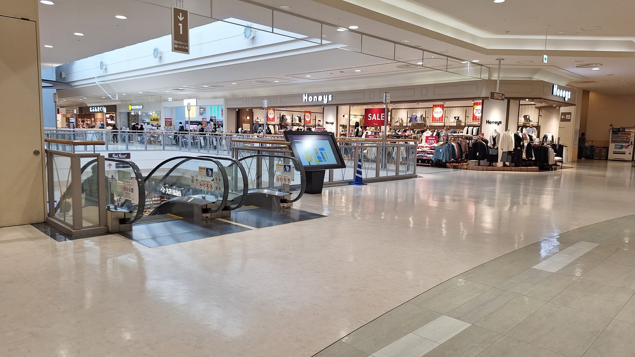 『2F 催事スペースG』ー通行量が多く、無印良品の近くに位置し、イオンスタイルと専門店街の間にある催事場、商品PRに最適!!2