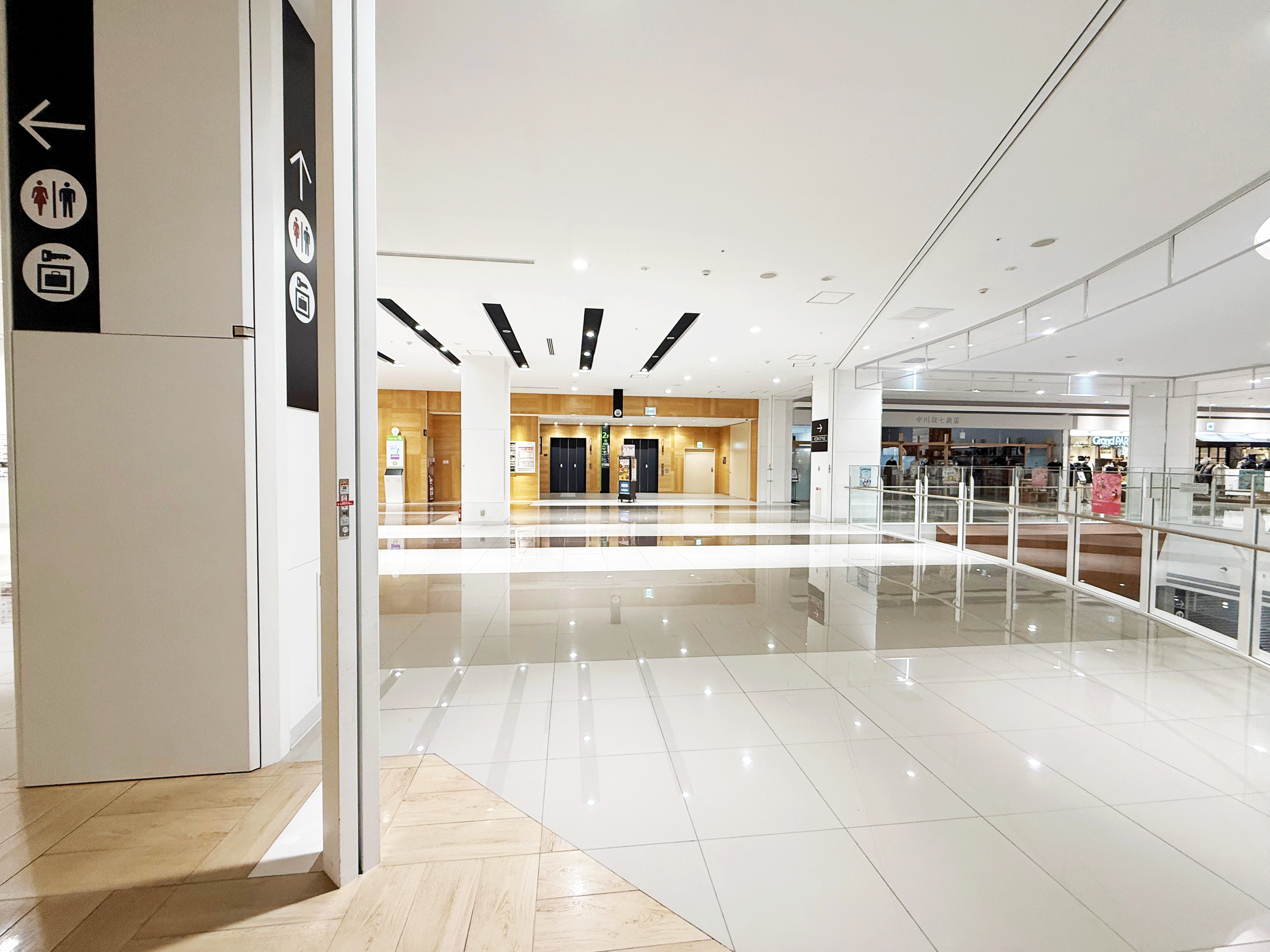 2F北エスカレーター前