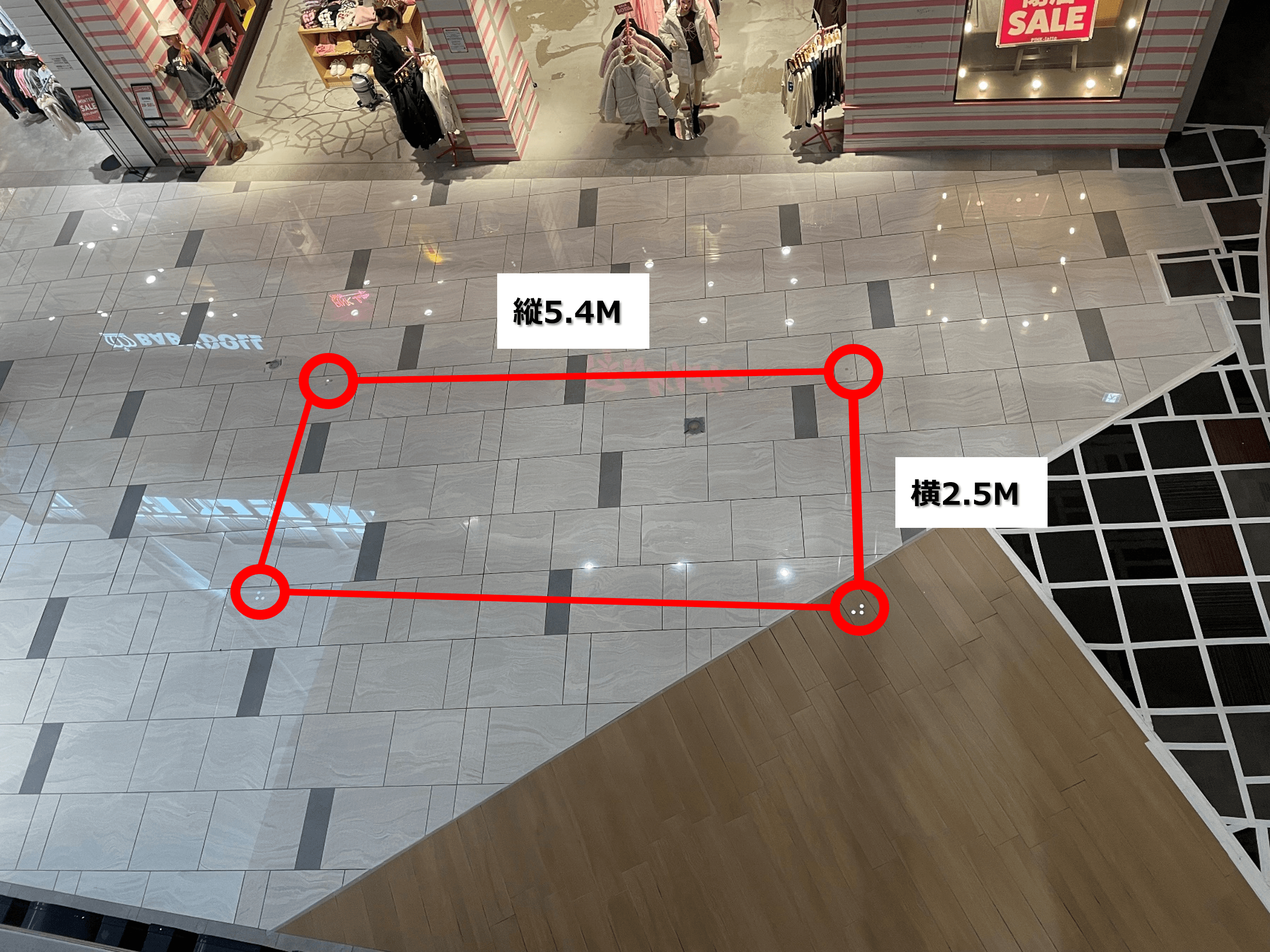 1F スターバックスコーヒー前1