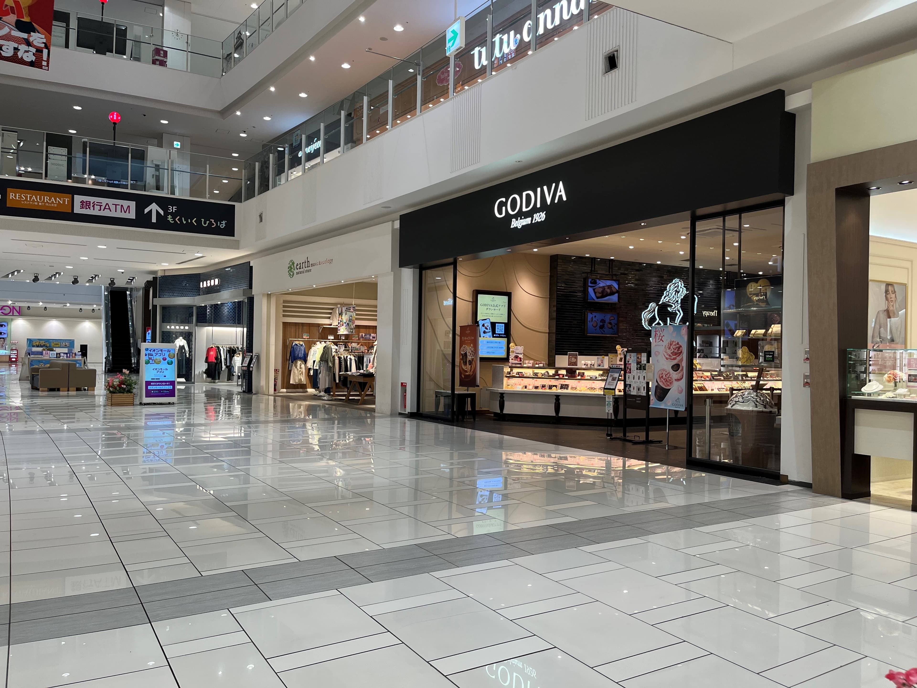 1階ゴディバ前