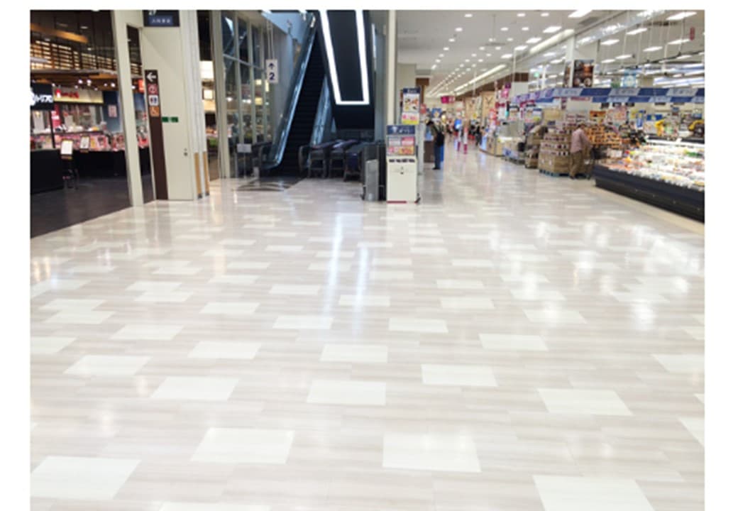 1F イオン南入口(エスカレーター側)