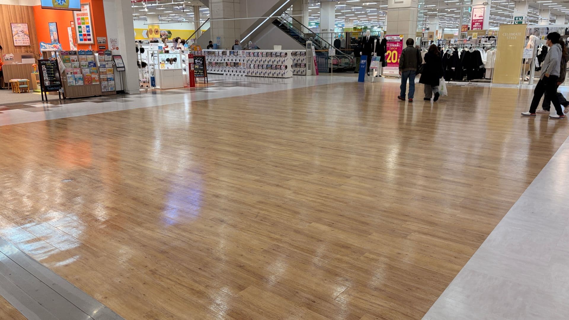 イベントスペース③(Zoff前)1