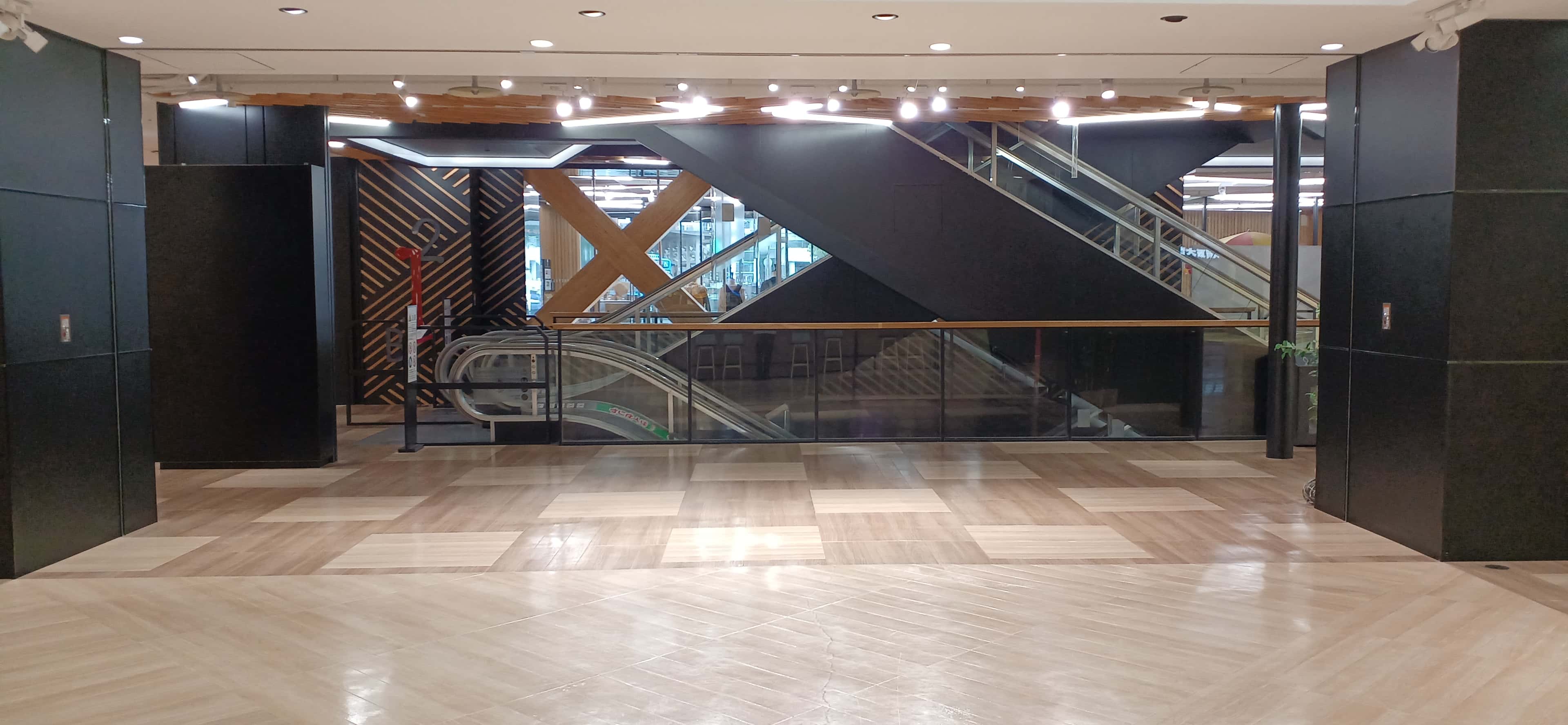 110区画(1Fエスカレータ脇)