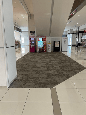 サウス正面入口エスカレーター下1