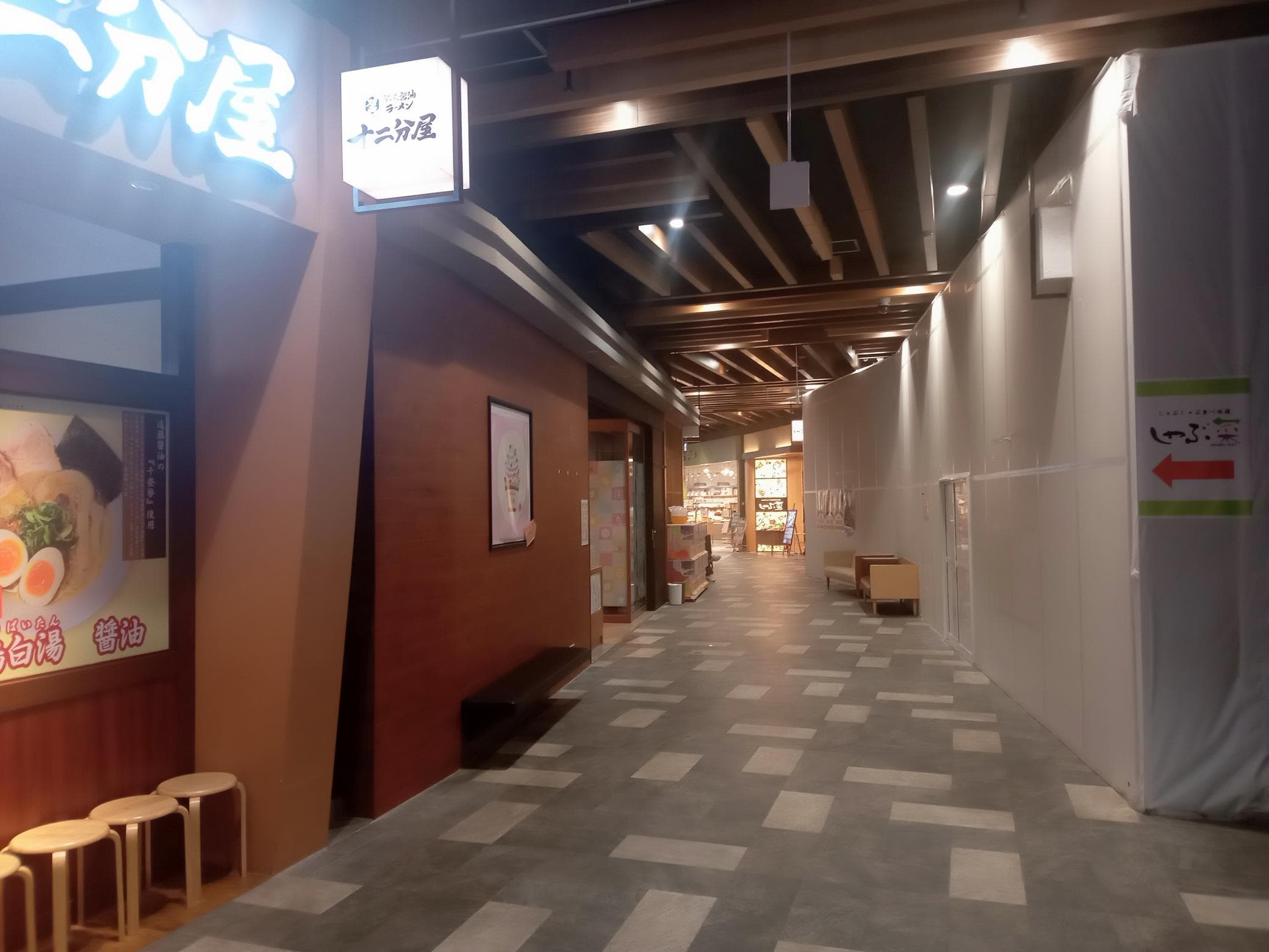 1038区画 レストラン街の中心にある間口の広い区画1