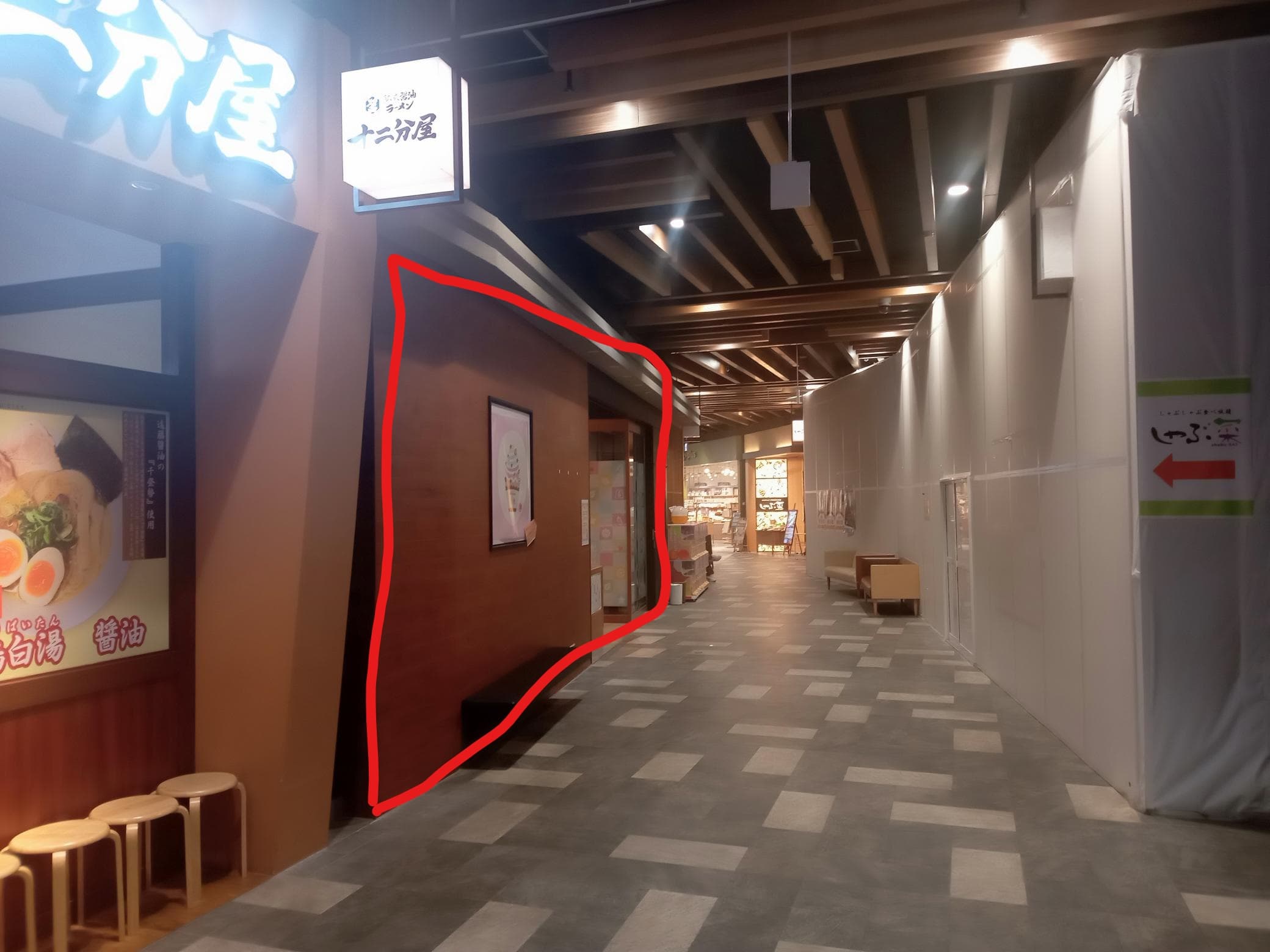 1043区画 レストラン街の中心にある区画1