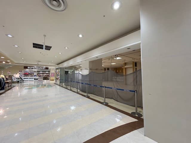 エスカレーター、エレベーターが近くイオン食品売場に隣接した区画
