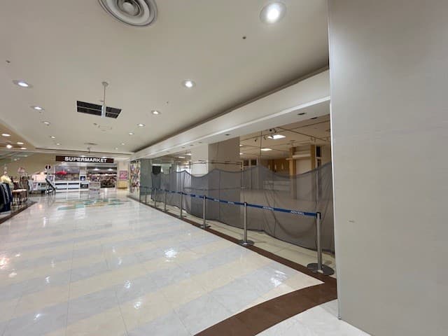 エスカレーター、エレベーターが近くイオン食品売場に隣接した区画