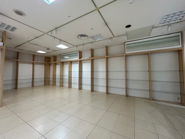 エスカレーター、エレベーターが近くイオン食品売場に隣接した区画2