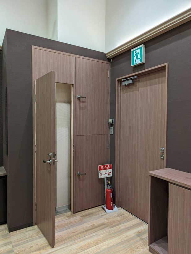 【203区画】2Fアパレル中心の物販エリア、直営売場近くエスカレーターからもアクセスしやすいコンパクトなスペース2