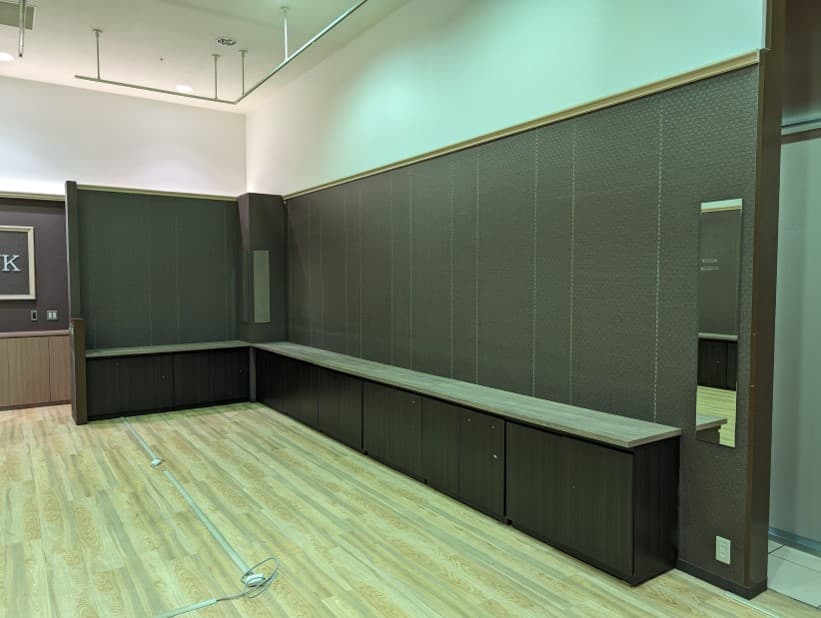 【203区画】2Fアパレル中心の物販エリア、直営売場近くエスカレーターからもアクセスしやすいコンパクトなスペース1