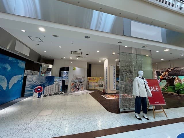 メイン通路沿いでトラフィックも多く視認性に優れた区画2