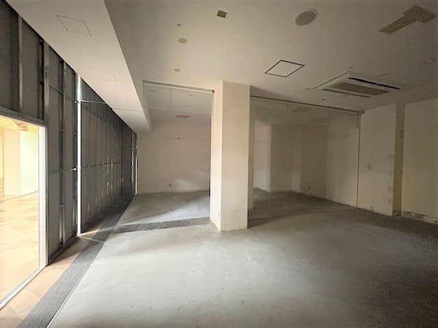 エスカレーター、エレベーターが近く手芸のクラフトハートトーカイ横区画