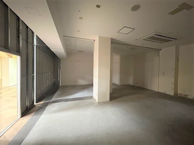 エスカレーター、エレベーターが近く手芸のクラフトハートトーカイ横区画