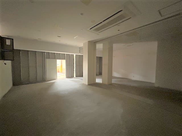 エスカレーター、エレベーターが近く手芸のクラフトハートトーカイ横区画1