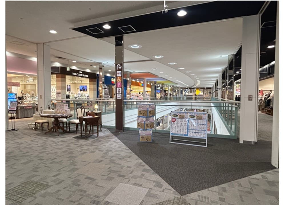 3F ブリッジ(北エスカレーター側)