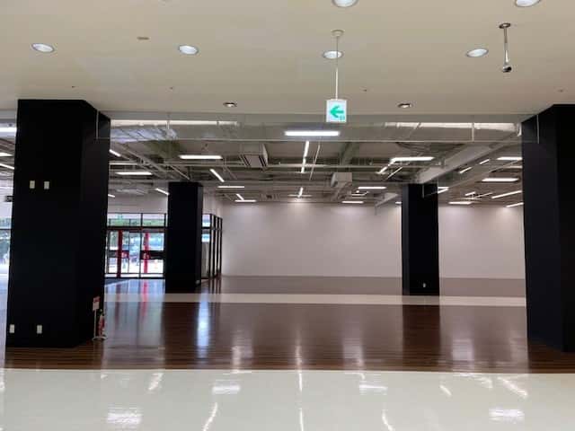 メイン通路突き当りでトラフィックも多く視認性に優れた区画