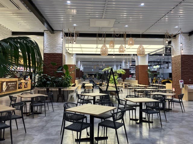 1Fフードホールステッカー広告1