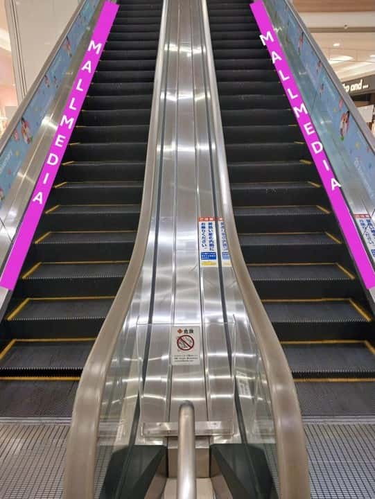 モール内広告 エスカレーターレーン