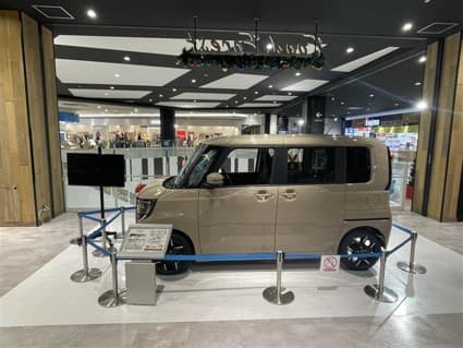 3階 ノースコート吹き抜け(Food Forest前)1